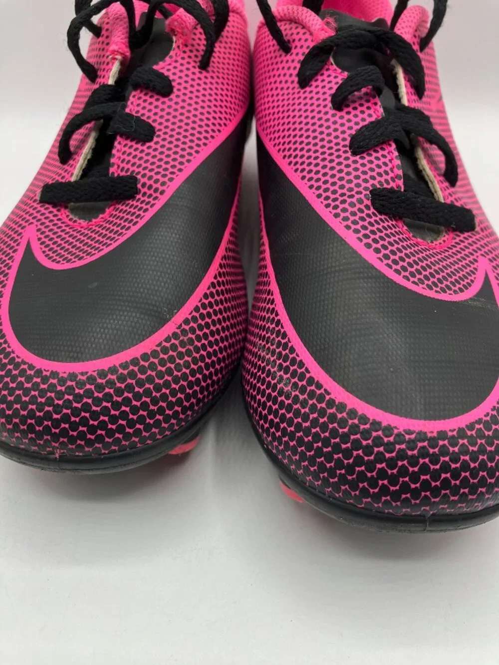 Nike Soccer Cleats Bravata II Youth Size 4 Hot Pink & Black Logo